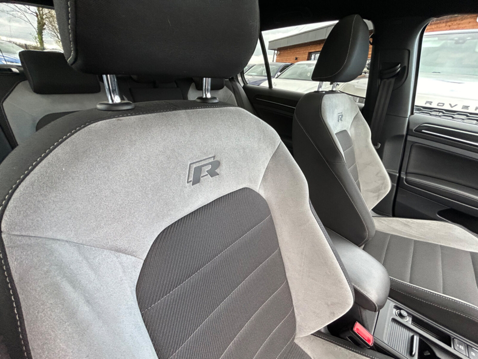 2017 Volkswagen Golf - image 9