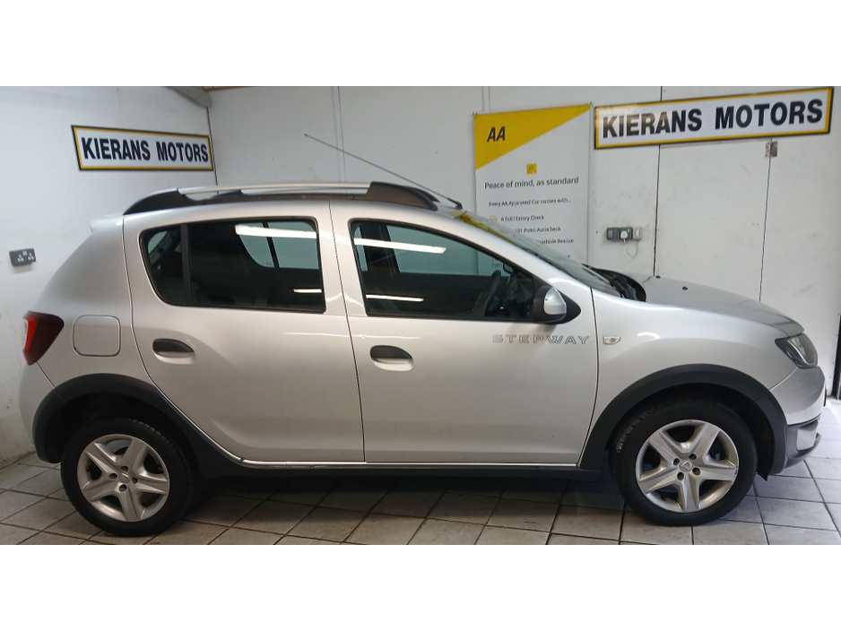 2015 Dacia Sandero - image 8