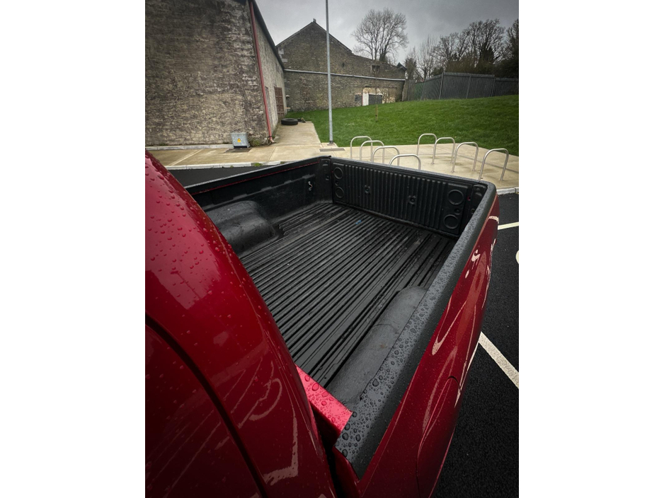 2017 Toyota Hilux - image 5