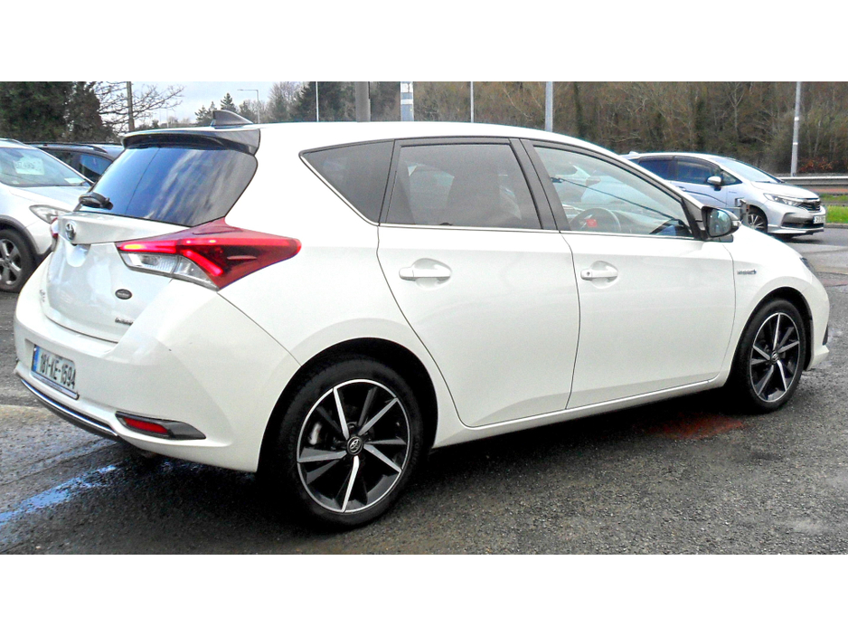 2018 Toyota Auris - image 5