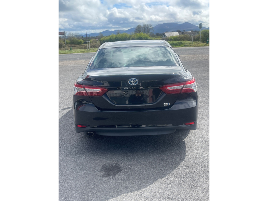 2018 Toyota Camry - image 6