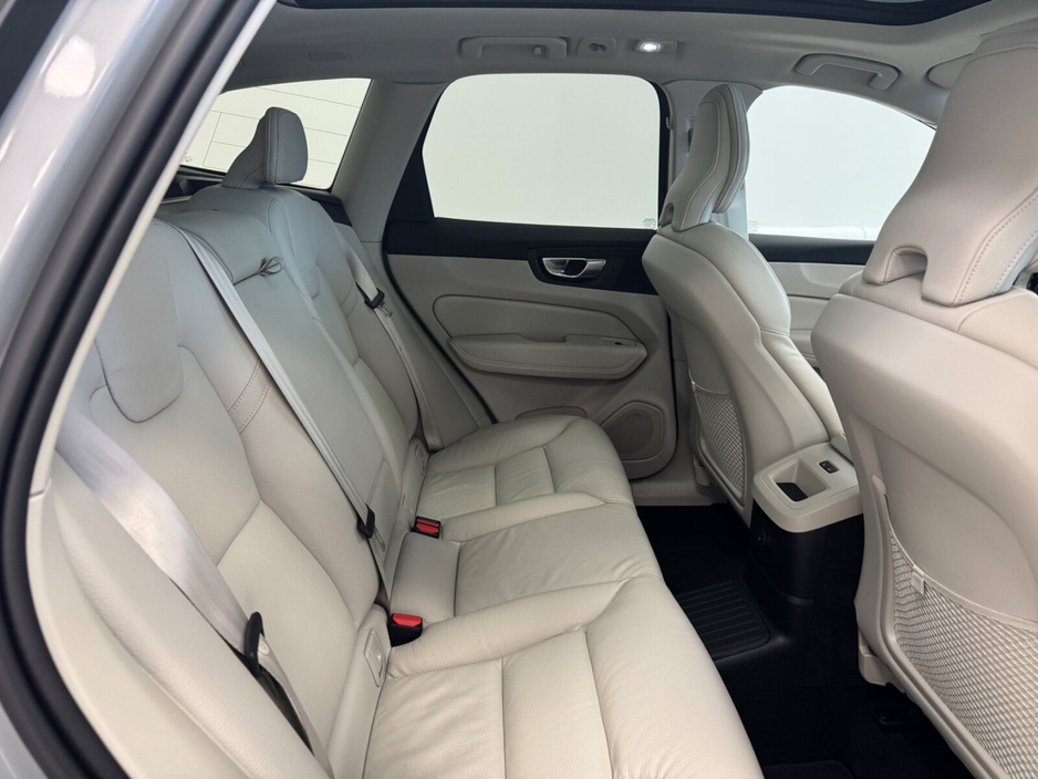 2024 Volvo XC60 - image 15