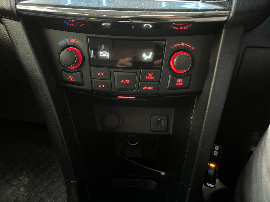 2014 Suzuki Swift - image 16