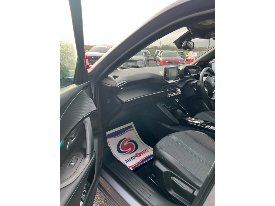 2023 Peugeot 2008 - image 8