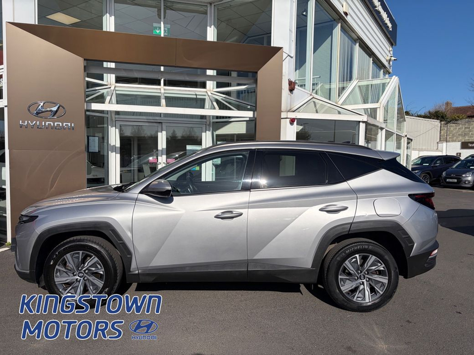 2022 Hyundai Tucson - image 3