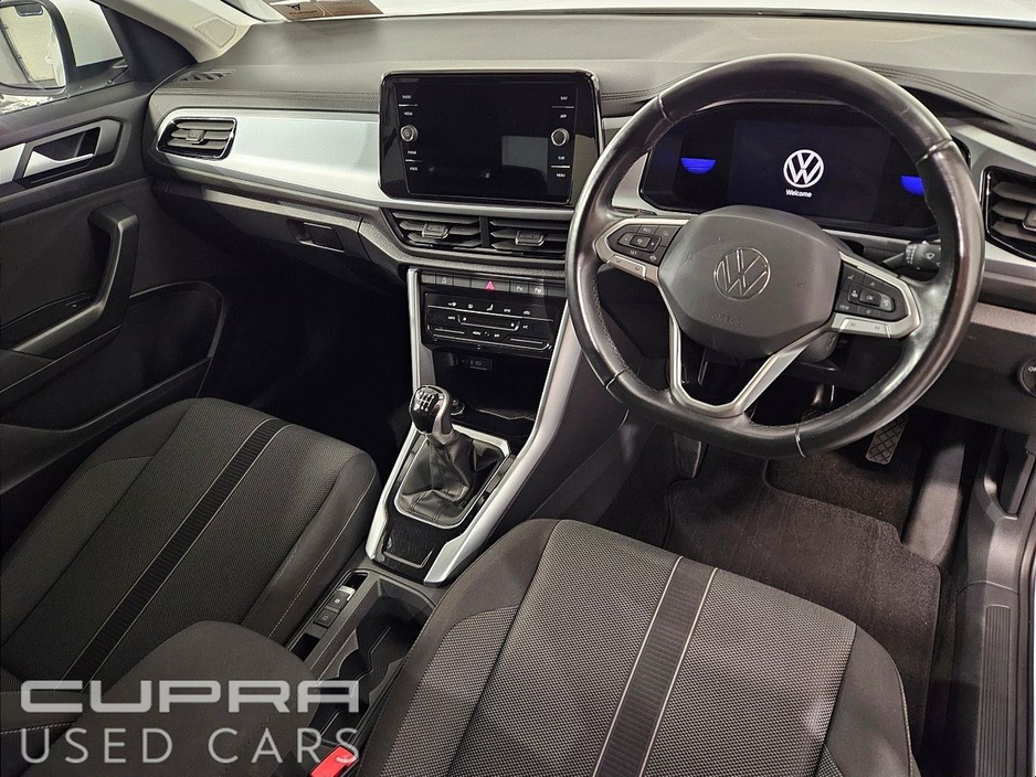 2023 Volkswagen T-Roc - image 11