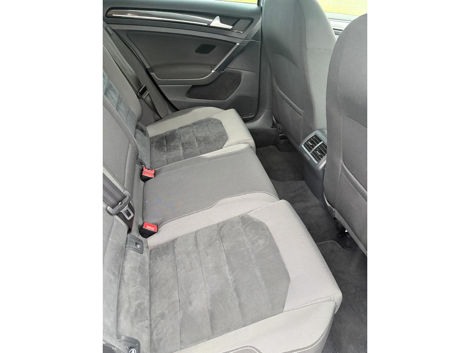 2015 Volkswagen Golf - image 16