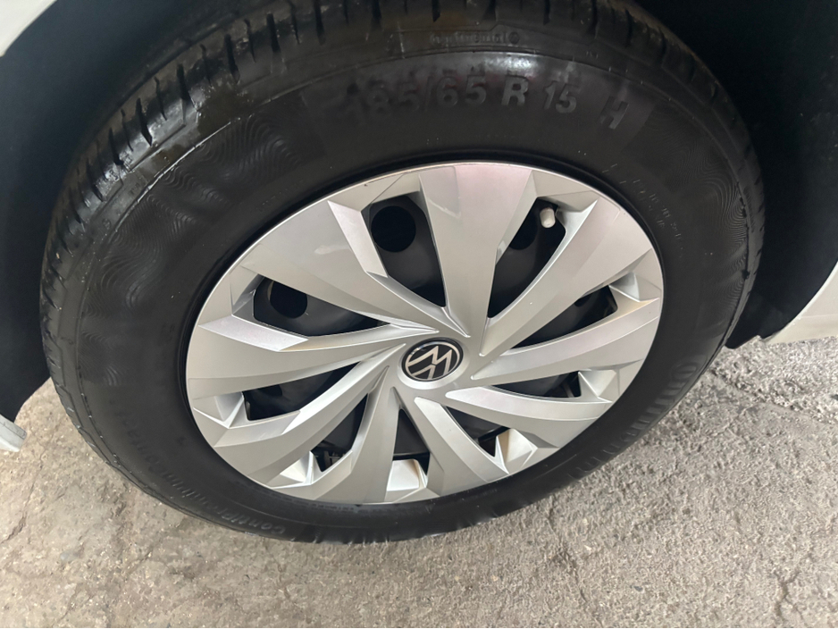 2022 Volkswagen Polo - image 3