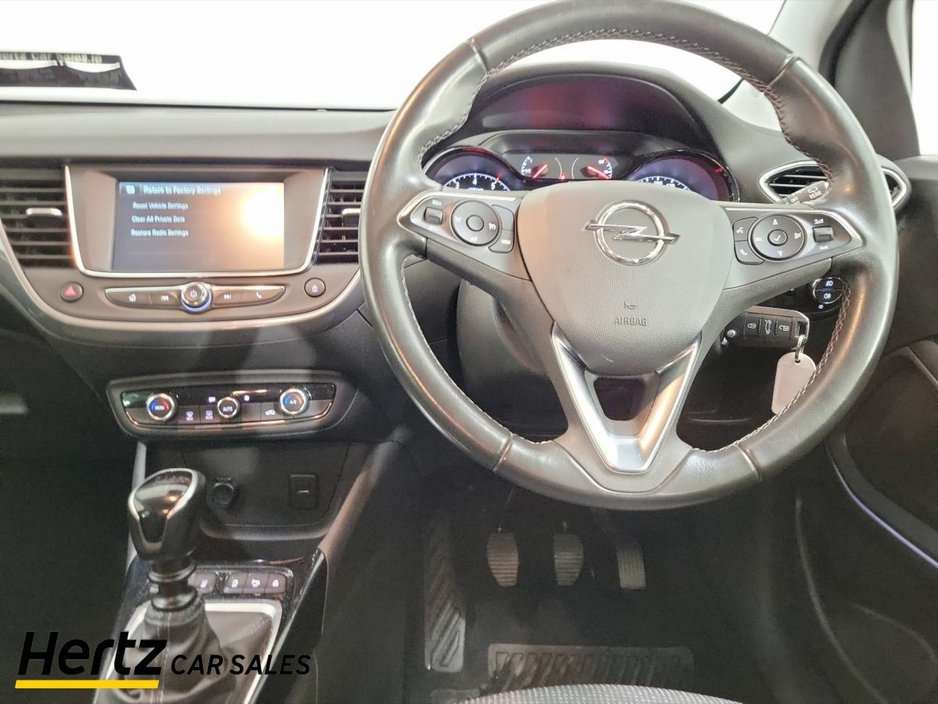 2022 Opel Crossland - image 14