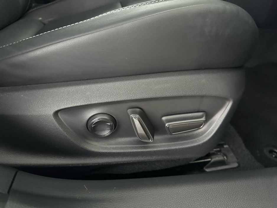 2025 Toyota Prius PLUG-IN HYBRID €37,950