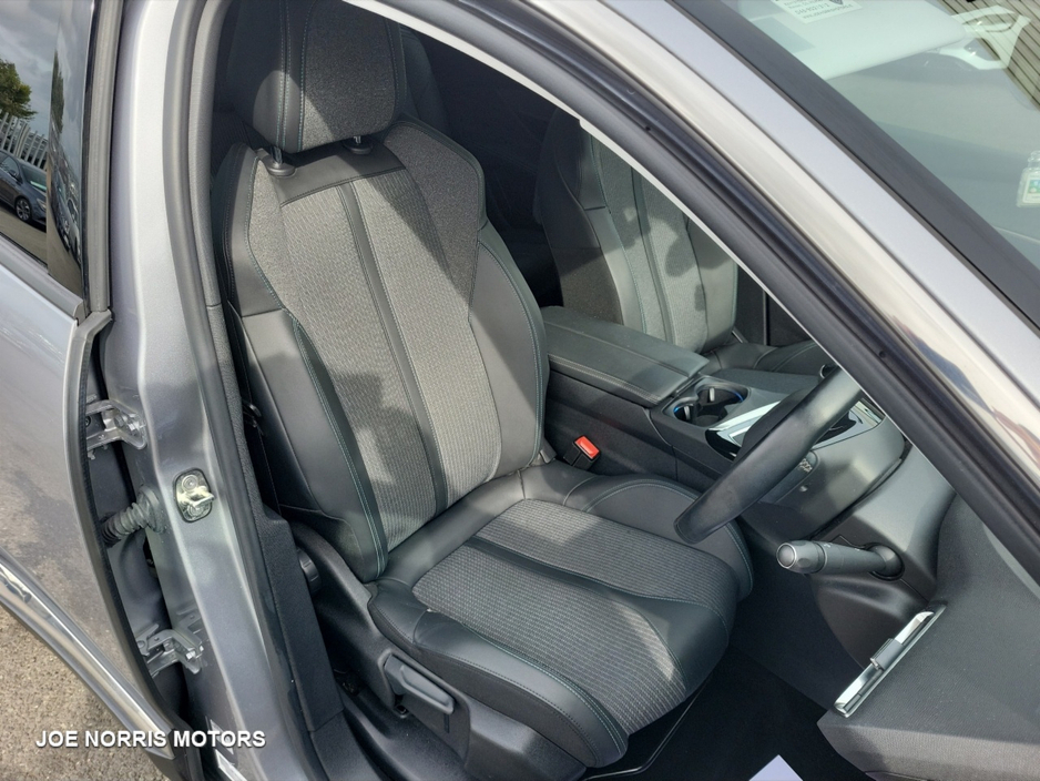 2021 Peugeot 5008 - image 23