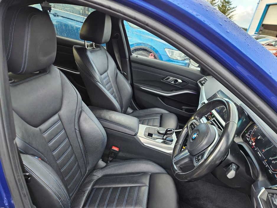 2022 BMW 3 Series - image 10