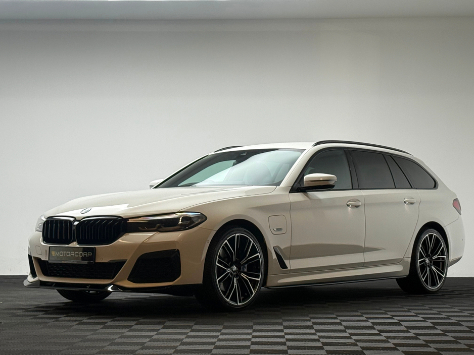 2023 BMW 5 Series - image 3