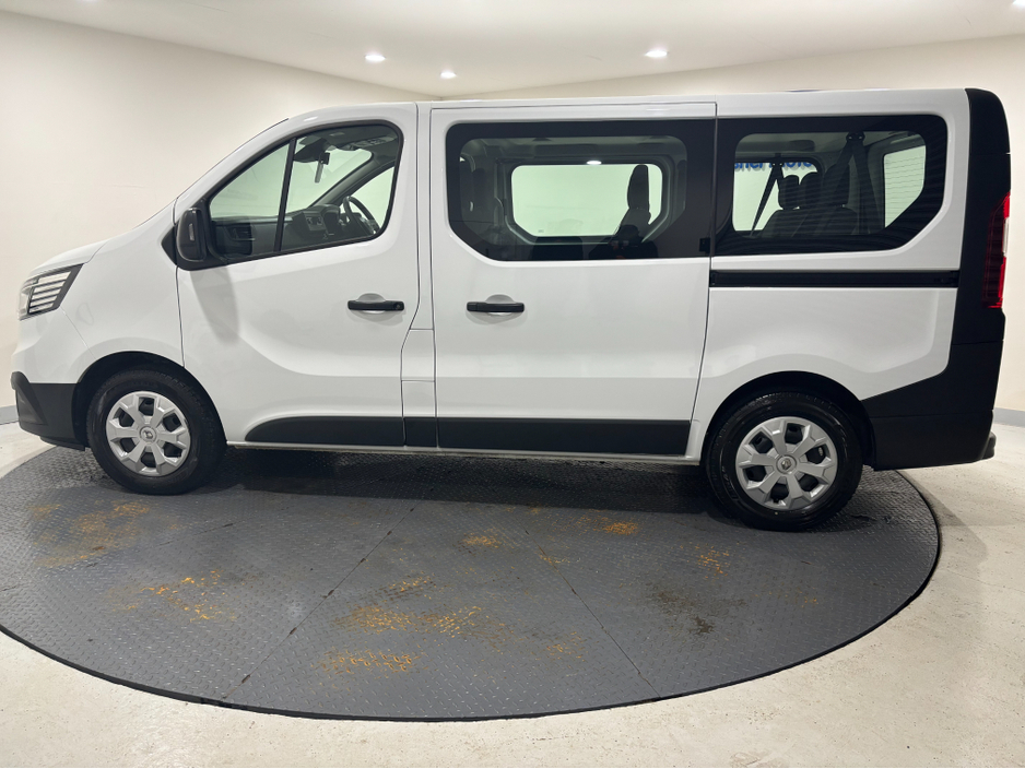 2024 Renault Trafic - image 4