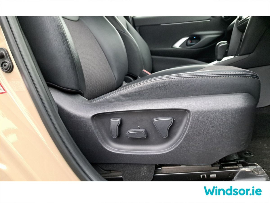 2023 Toyota Yaris Cross - image 32