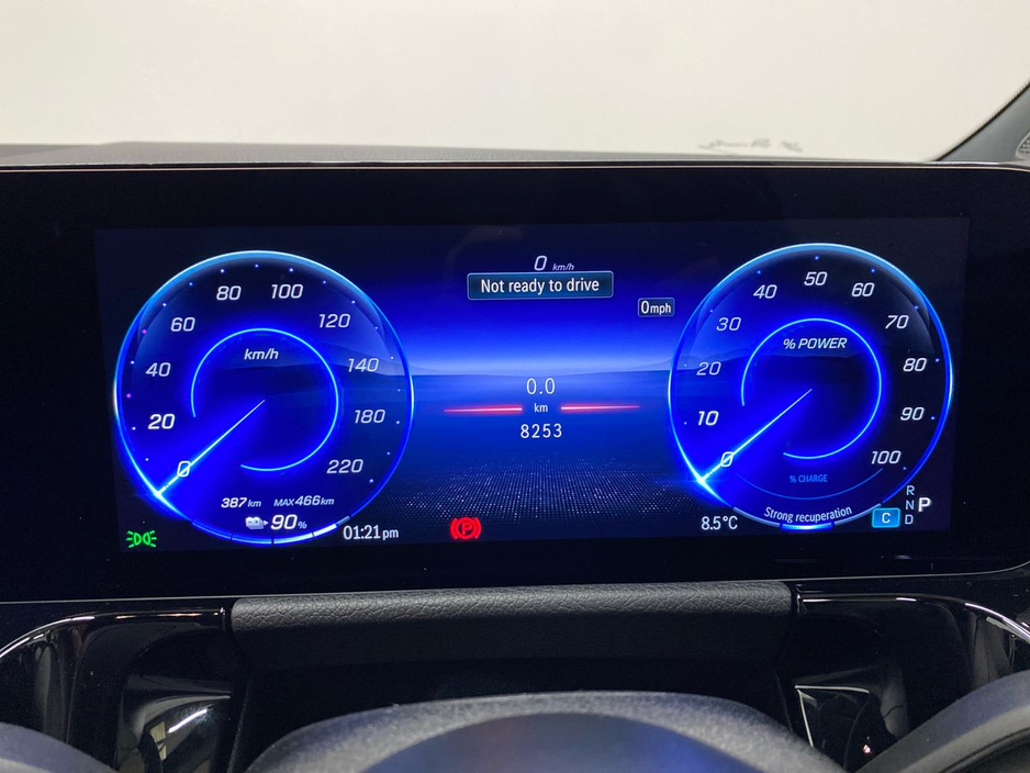 2025 Mercedes-Benz EQA - image 8