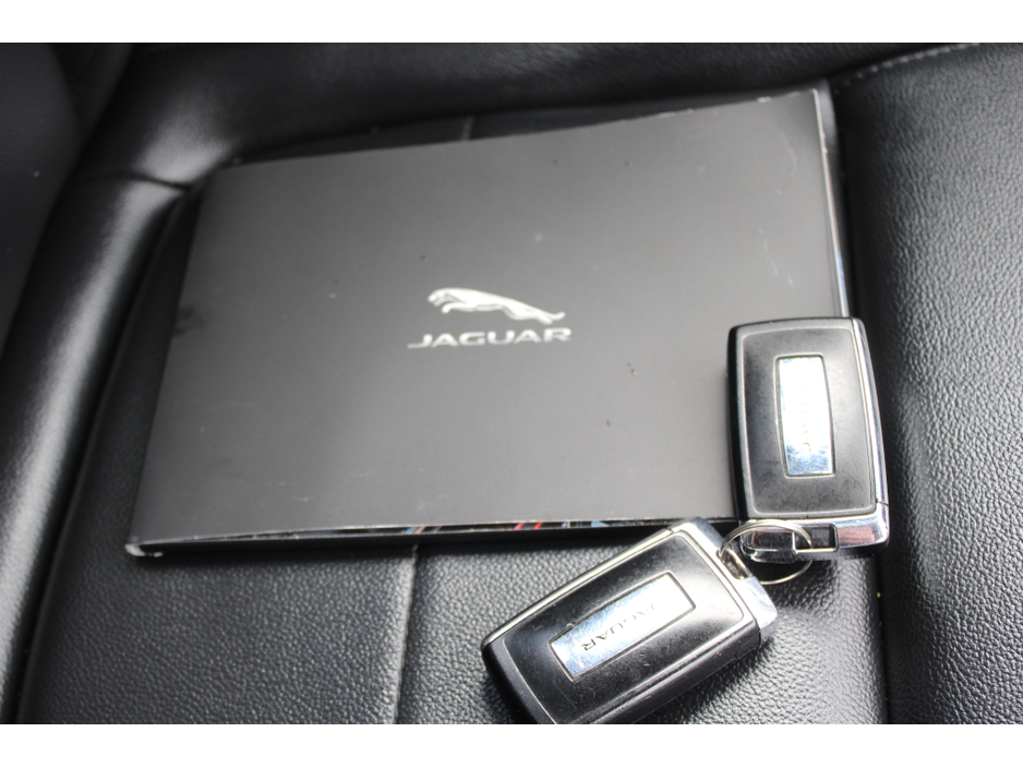 2022 Jaguar F-Pace - image 15