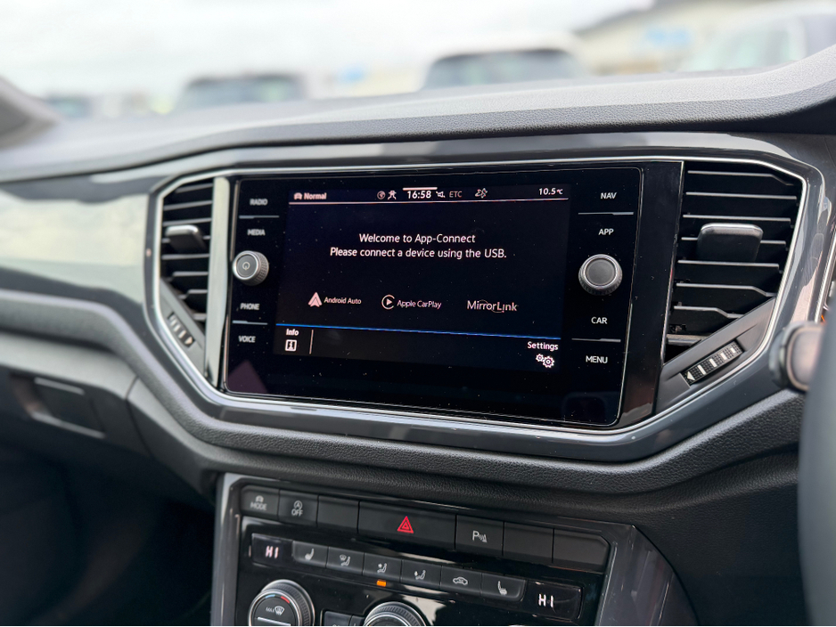 2020 Volkswagen T-Roc - image 23