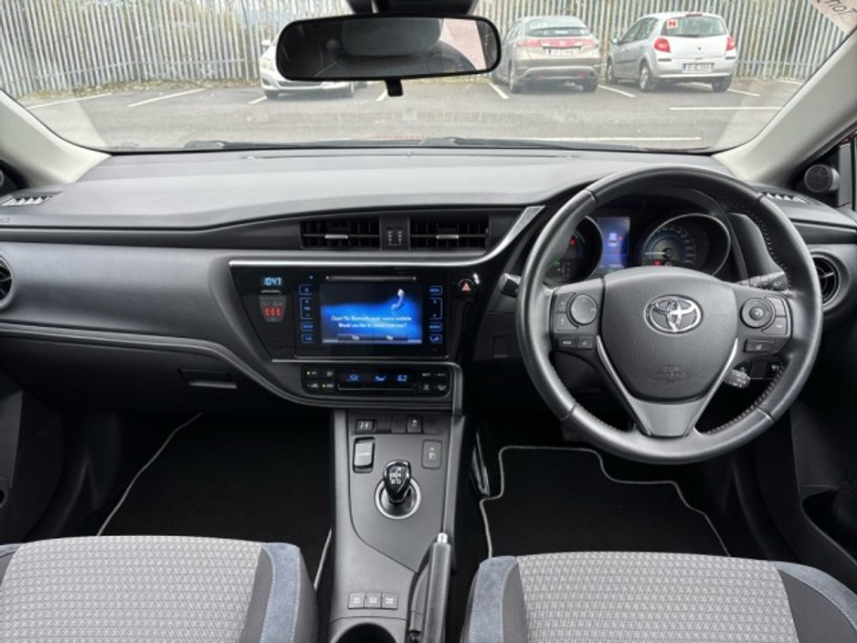 2018 Toyota Auris - image 6
