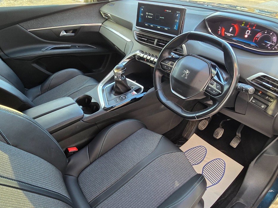 2022 Peugeot 5008 - image 24