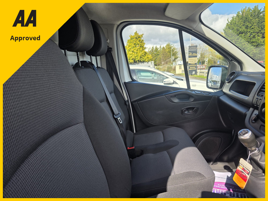 2021 Renault Trafic - image 12