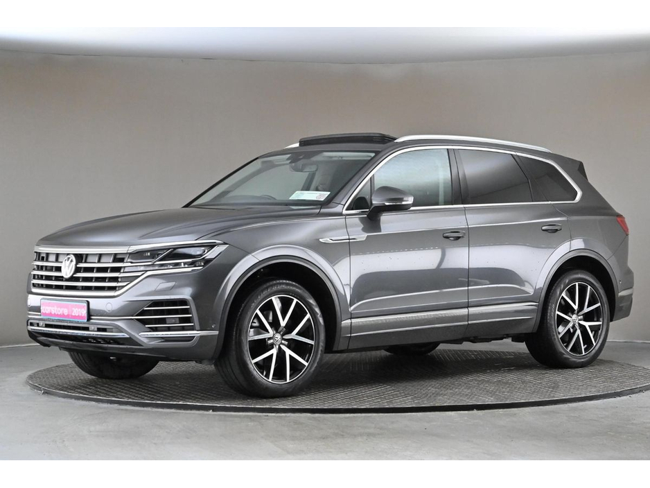 2019 Volkswagen Touareg - image 4
