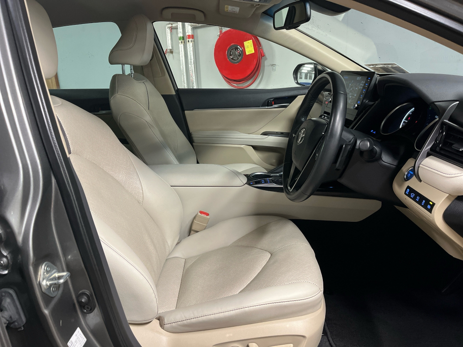 2023 Toyota Camry HYBRID PLATINUM AUTO // FULL LEATHER HEATED & COOLING ELECTRIC SEATS // BLUETOOTH // SAT-NAV // REAR CAMERA & PARK ASSIST // FULL WARRANTY €44,945