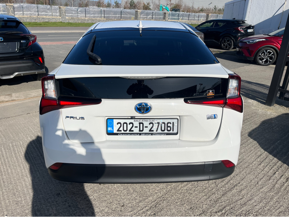 2020 Toyota Prius - image 6