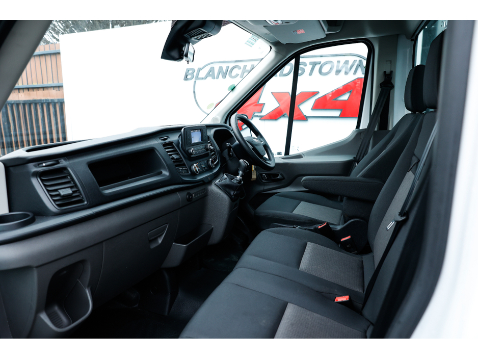 2025 Ford Cargo - image 8