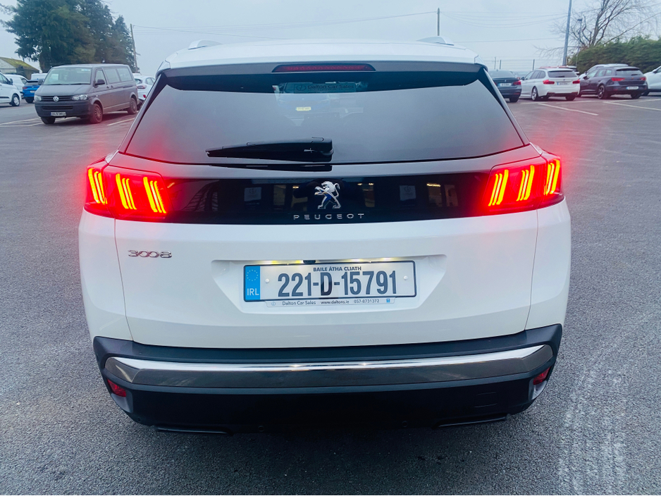 2022 Peugeot 3008 - image 4