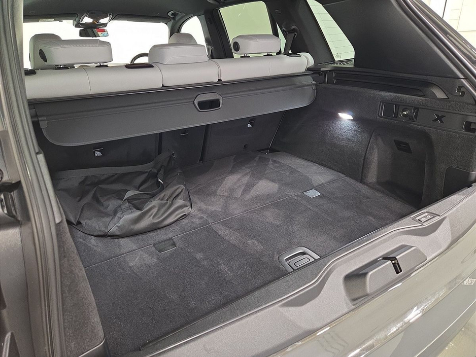 2023 BMW X5 - image 13