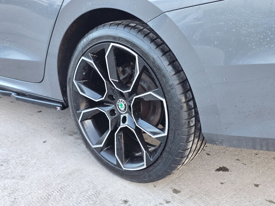 2022 Skoda Octavia - image 19