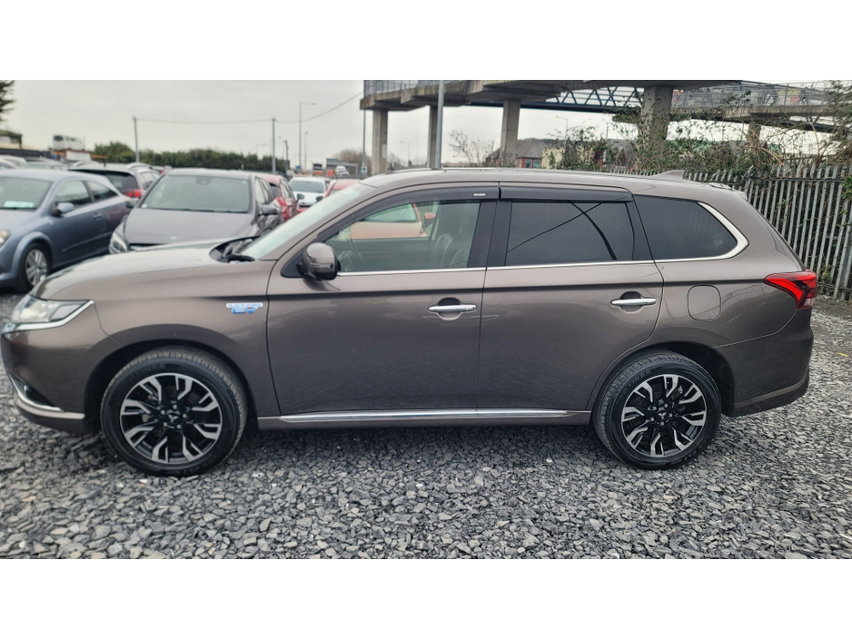 2017 Mitsubishi Outlander - image 7