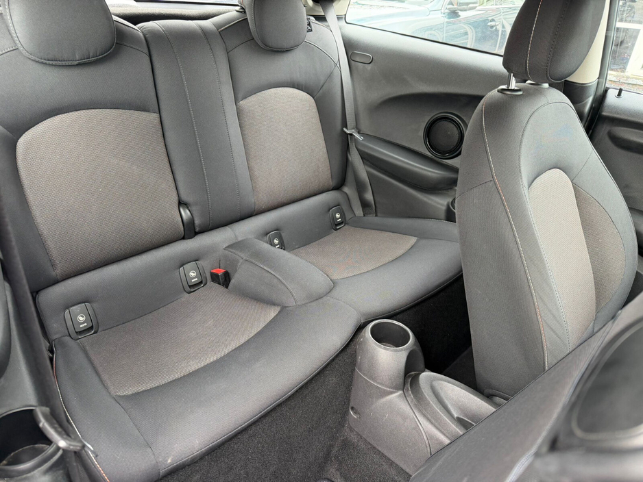 2017 MINI Hatch - image 18