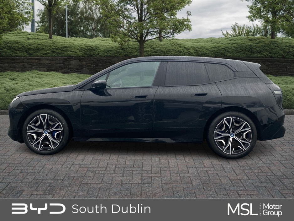 2022 BMW iX - image 6