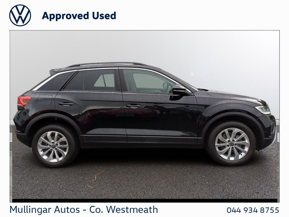 2025 Volkswagen T-Roc - image 10