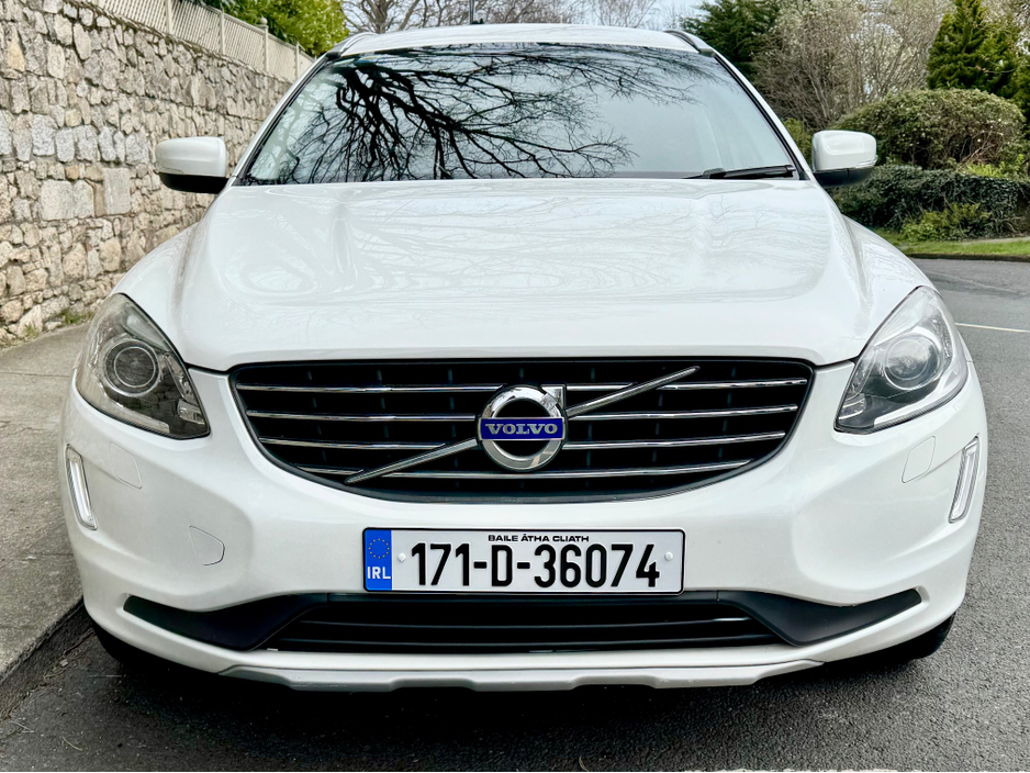 2017 Volvo XC60 - image 10