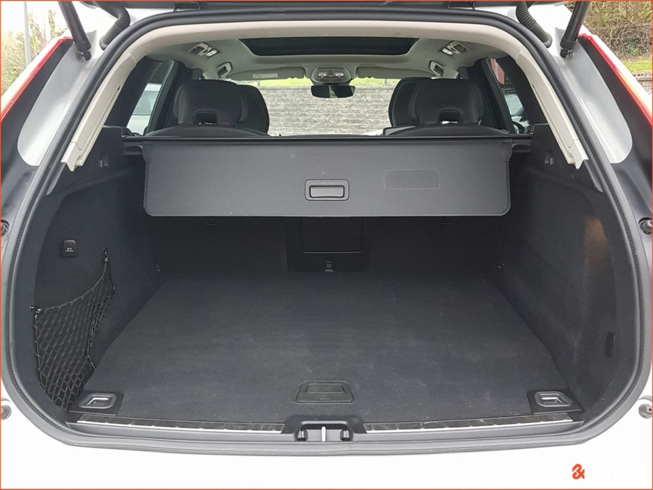 2025 Volvo XC60 T6 350bhp AWD PHEV Plus Dark (Panoramic Sunroof / 360 Camera / Heated Seats) €67,900