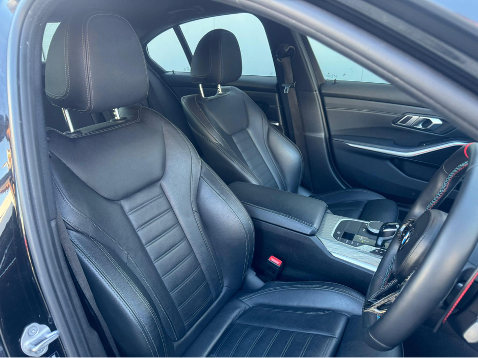 2021 BMW 3 Series - image 12