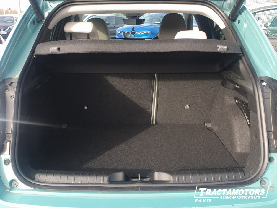 2025 Fiat 600 - image 9