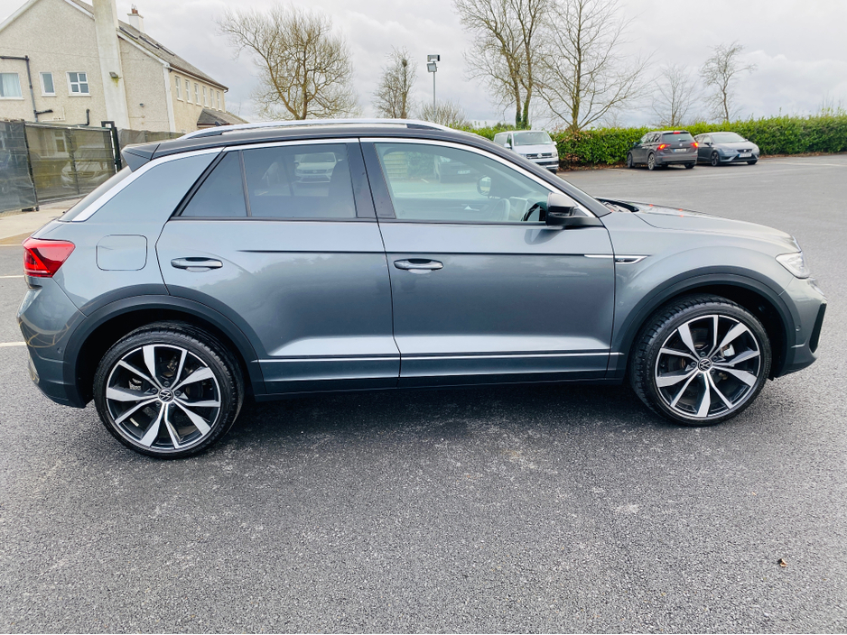 2023 Volkswagen T-Roc - image 4