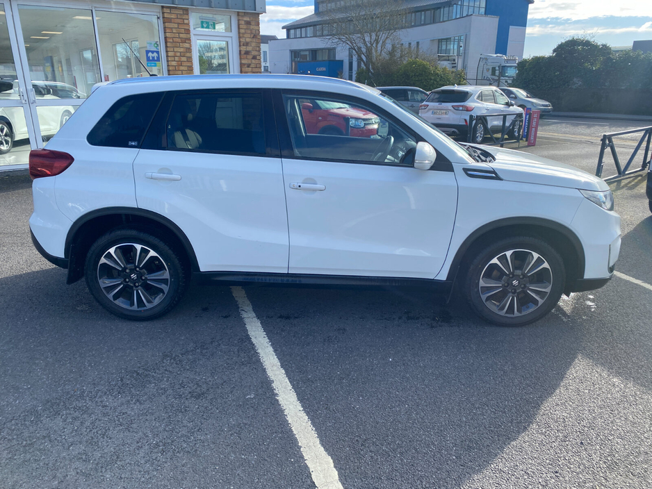 2019 Suzuki Vitara - image 8