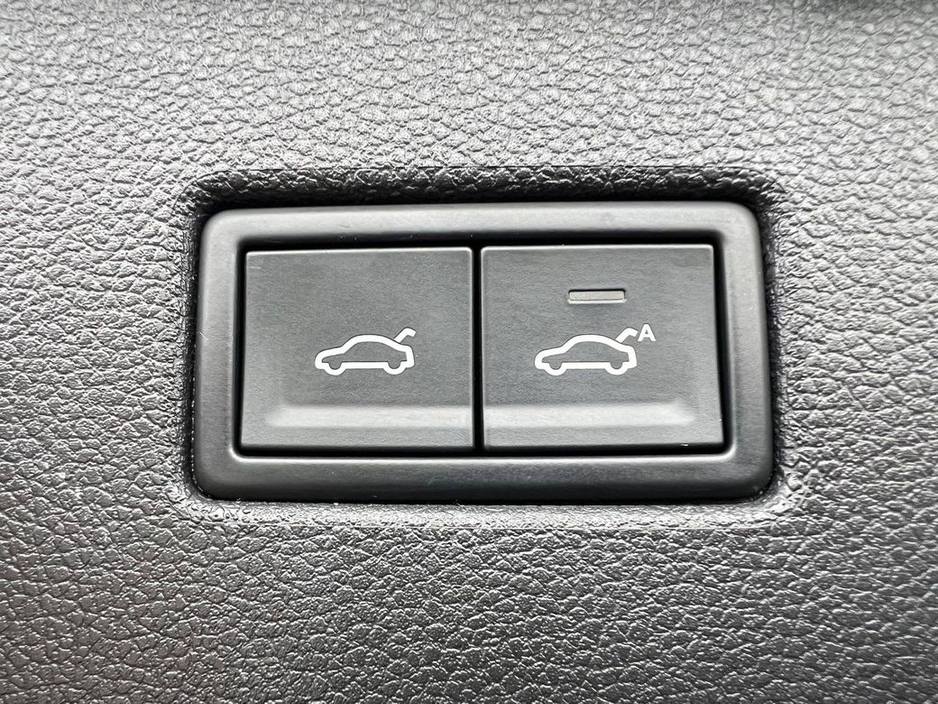 2018 Volkswagen Tiguan R-LINE 4MOTION BLACK EDITION 2.0 TDI // FULL SERVICE HISTORY // LEATHER HEATED SEATS // 360 PARKING CAMERAS €29,900