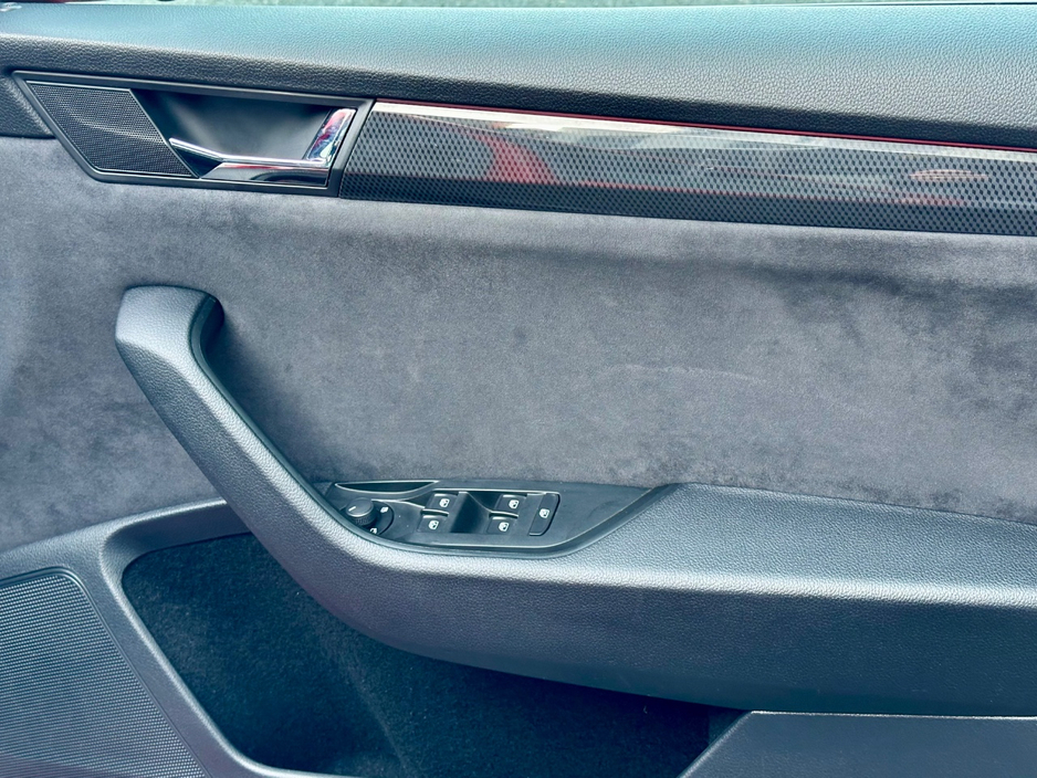 2017 Skoda Superb - image 25