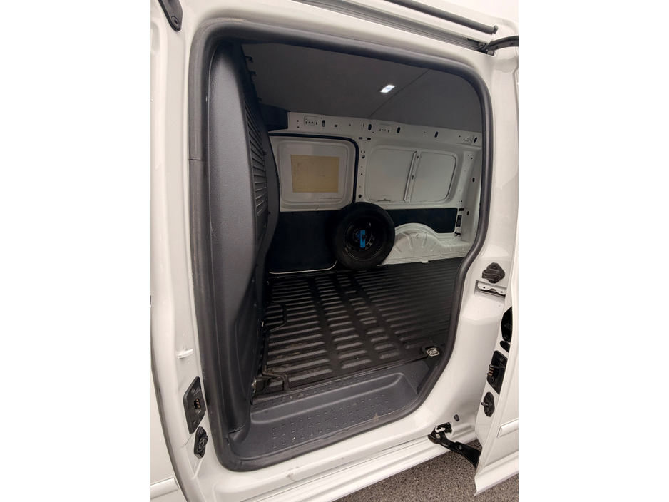 2019 Volkswagen Caddy - image 10