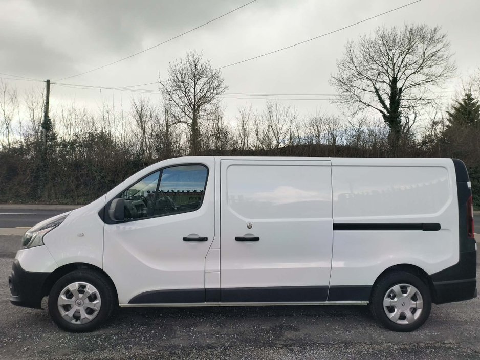2018 Renault Trafic - image 4