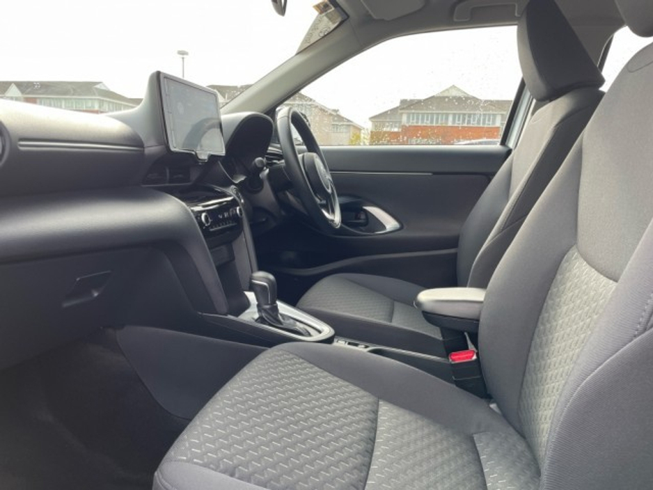 2025 Toyota Yaris Cross - Save EUR 3,000 - Luna - 1.5 Hybrid - Automatic - EUR 180 Tax // Remote Central Locking // Front Electric Windows // Rear Electric Windows // Electric Mirrors // Finger Tip Stereo Controls €30,850