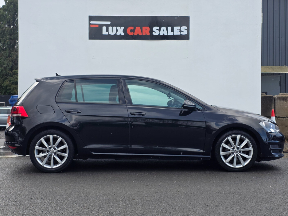 2015 Volkswagen Golf - image 2