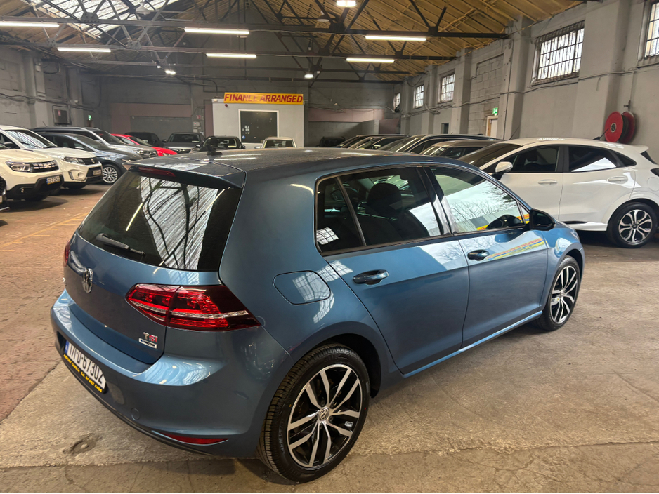 2017 Volkswagen Golf - image 3