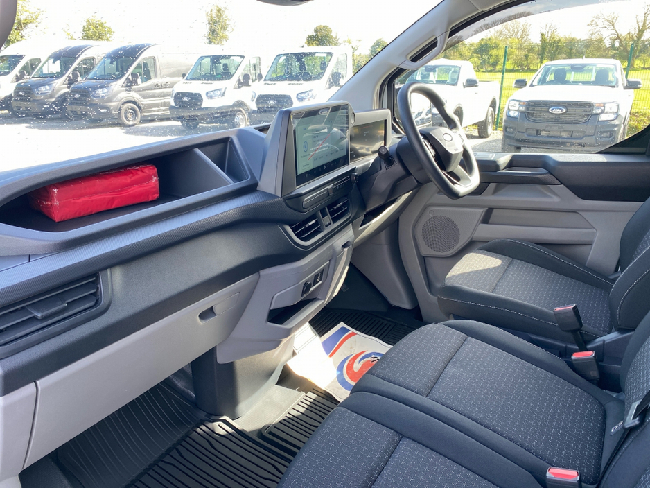 2026 Ford Transit Custom - image 7